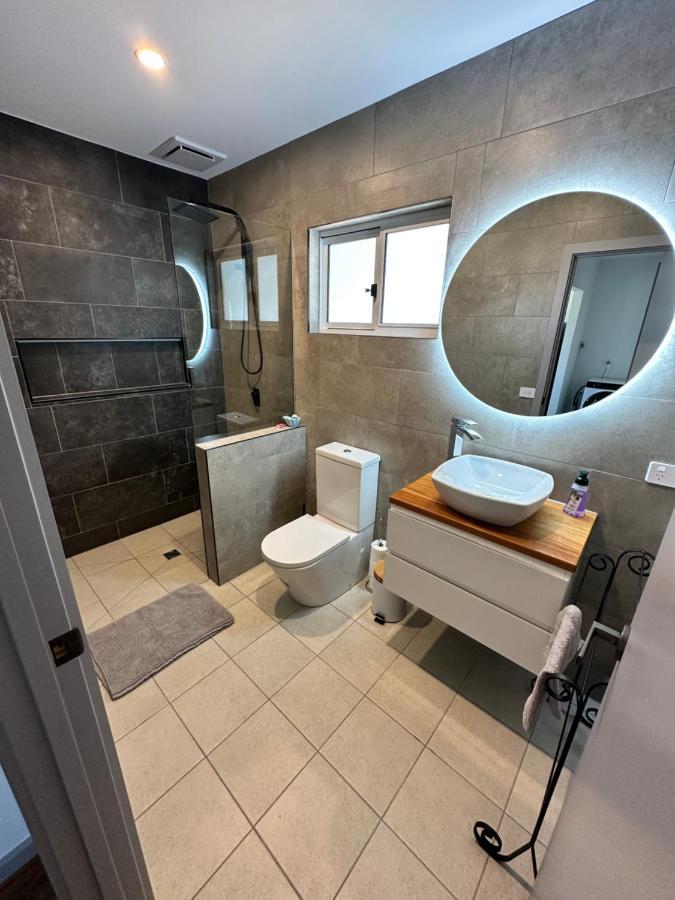 Luxury Holiday Unit 8Min Walk To Town Center With Boat Parking 말라쿠타 외부 사진